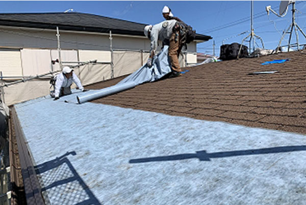 屋根材の劣化が激しくても下地が健全なら屋根カバー工法がおすすめです